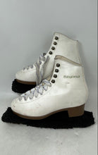 Load image into Gallery viewer, Botas Womens Regina KK44153-5-328 White Lace-Up Round Toe Ice Skates Size 5
