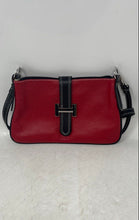 Load image into Gallery viewer, Vera Pelle Womens Red Black Pebbled Leather Zip Top Charm Crossbody Bag

