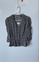 Load image into Gallery viewer, Banana Republic Womens Black White Printed Pullover Blouse Top Size Medium
