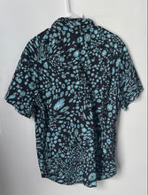 Load image into Gallery viewer, Levi's Mens Black Blue Floral Short Sleeve Standard Fit Button-Up Shirt Size L
