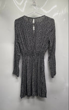 Load image into Gallery viewer, H&amp;M Womens Black White Floral Long Sleeve Keyhole Fit &amp; Flare Dress Size 4
