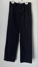 Load image into Gallery viewer, Zara Womens Black Flat Front Pockets Straight Leg Trouser Pants Size 0
