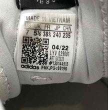 Load image into Gallery viewer, Adidas Womens Nizza Platform GX2020 Ivory White &amp; Black Sneakers Shoes Size 7
