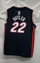 Load image into Gallery viewer, Nike Boys Black NBA Miami Heat Jimmy Butler #22 Swingman Basketball Jersey Sz L
