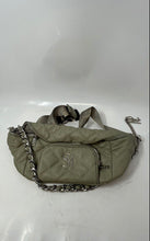 Load image into Gallery viewer, Steve Madden Womens Green Quilted Inner Pocket Adjustable Strap Fanny Pack
