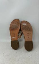 Load image into Gallery viewer, Taj By Sabrina Grippi Womens Brown Star Embossed Open Toe Thong Sandals Size 36

