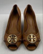 Load image into Gallery viewer, Authentic Tory Burch Womens Leticia Brown Peep Toe Pump Heels Size 8.5M Damaged
