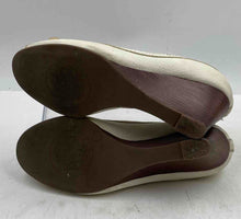 Load image into Gallery viewer, Authentic Tory Burch Womens Cream Beige Slip-On Wedge Pump Heels Sz 6.5M Damaged
