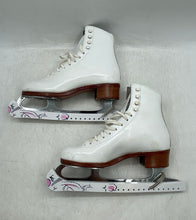 Load image into Gallery viewer, Riedell Womens White Leather Lace-Up Ice Figure Skates Size 5/6
