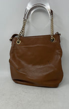 Load image into Gallery viewer, Michael Kors Womens Jet Set Brown Pebbled Leather Charm Tote Handbag
