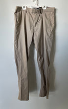 Load image into Gallery viewer, Old Navy Mens Beige Slash Pockets Flat Front Belt Loops Chino Pants Size 34x32
