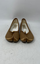 Load image into Gallery viewer, Okleibo Womens Gold Tabi Toe Slip-On Ballet Flats Size EUR 39
