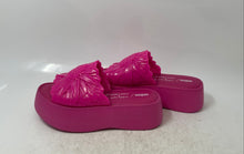 Load image into Gallery viewer, Melissa X Isabela + Chica Capeto Womens Becky Pink Platform Slide Sandals Size 5

