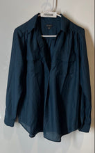 Load image into Gallery viewer, Ann Taylor Womens Blue Chain Print Long Sleeve Collared Camp Shirt Blouse Size S
