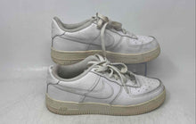 Load image into Gallery viewer, Nike Kids Air Force 1 White Low Top Lace-Up Sneaker Shoes Size 5.5Y
