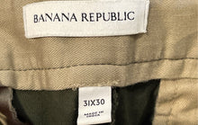 Load image into Gallery viewer, Banana Republic Mens Green Flat Front Straight Leg Chino Pants Size 31X30
