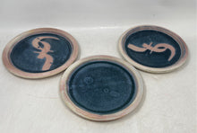 Load image into Gallery viewer, Set Of 3 Piece Assorted White Blue Engraved Ceramic Home Decorative Plates
