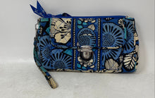 Load image into Gallery viewer, Vera Bradley Womens Blue Floral Print Quilted Wristlet Wallet
