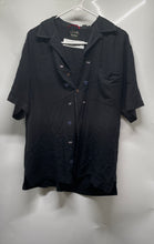 Load image into Gallery viewer, Neiman Marcus Mens Black Short Sleeve Spread Collar Button-Up Shirt Size M
