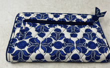 Load image into Gallery viewer, Vera Bradley Womens Blue White Printed Credit Card Slots Zip-Around Wallet
