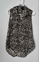 Load image into Gallery viewer, H&amp;M Womens Multicolor Animal Print Sleeveless Button-Front Blouse Top Size 4
