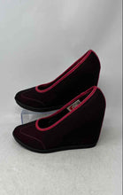 Load image into Gallery viewer, Puma Womens Hakodda 355420 03 Pink Black Slip-On Wedge Pump Heels Size 8.5
