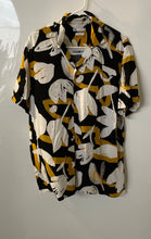 Load image into Gallery viewer, Zara Mens Multicolor Abstract Regular Fit Short Sleeve Button-Up Shirt Size L
