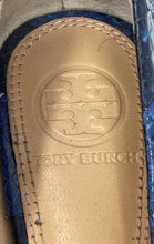 Load image into Gallery viewer, Authentic Tory Burch Womens Bedford Blue Snakeskin Print Ballet Flats Size 6 M
