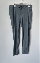Load image into Gallery viewer, Lululemon Mens Gray Flat Front Slash Pockets Golf Chino Pants Size 32
