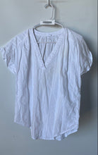 Load image into Gallery viewer, GAP Womens White Short Sleeve V-Neck Pullover Blouse Top Size Medium
