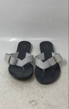 Load image into Gallery viewer, Melissa+Jason Wu Womens Silver Bow Jelly Slip-On Flip-Flop Sandals Size 8
