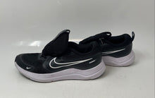 Load image into Gallery viewer, Nike Kids Cosmic Runner Black White Low Top Running Sneaker Shoes Size 6Y

