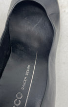 Load image into Gallery viewer, Ecco Womens Black Leather Round Toe Block Slip-On Pump Heels Size 36
