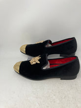 Load image into Gallery viewer, Jitai Mens Black Gold Embellished Almond Toe Slip-On Loafers Shoes Size 9.5
