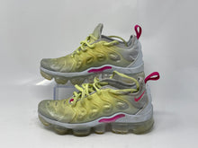 Load image into Gallery viewer, Authentic Nike Womens Air Vapormax Plus Light Green Sneaker Shoes 5.5 Stained
