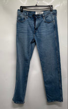Load image into Gallery viewer, Levi Strauss &amp; Co. Mens Blue Denim Medium Wash Pockets Straight Jeans Size 33x34
