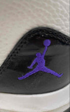 Load image into Gallery viewer, Authentic Nike Boys Air Jordan Max Aura GS White Black Sneaker Shoes Size 7Y
