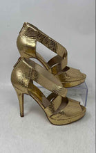 Load image into Gallery viewer, Michael Kors Womens Ariel Jet Set 6 Gold-Tone Platform Sandals Size 7 M
