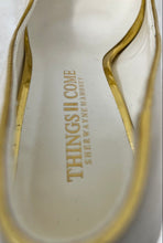 Load image into Gallery viewer, Things II Come Sherwayne Mahoney Womens Madison White Slip-On Pump Heels Size 7M
