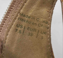 Load image into Gallery viewer, Aldo Womens Beige Leather Open Toe Ankle Strap Thong Sandals Size 7.5
