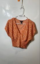 Load image into Gallery viewer, Forever 21 Womens White Orange Floral Short Sleeve Smocked Hem Cropped Top Sz M
