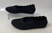 Load image into Gallery viewer, Aerosoles Girls Black Scalloped Round Toe Slip-On Ballet Flats Size 3
