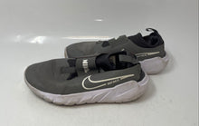 Load image into Gallery viewer, Nike Kids Flex Runner 2 Gray White Low Top Slip-On Sneaker Shoes Size 3.5Y

