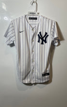 Load image into Gallery viewer, Nike Boys White MLB New York Yankees #2 Striped Baseball Jersey Size M 10/12
