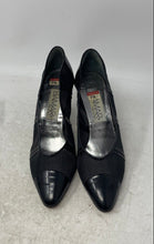 Load image into Gallery viewer, Bamar Womens Black Vero Cuoio Outsole Cap Toe Slip-On Pump Heels Size EUR 40
