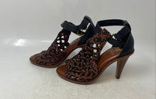 Load image into Gallery viewer, Vince Camuto Womens Frasper Brown &amp; Black Ankle Strap Sandals Size 7
