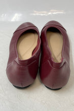Load image into Gallery viewer, Alfani Step N&#39; Flex Womens Burgundy Leather Slip-On Ballet Flats Size 5.5M
