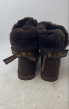Load image into Gallery viewer, Juicy Couture Womens King Brown Suede Pull-On Ankle Winter Boots Size 9
