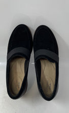 Load image into Gallery viewer, Clarks Women's Black Shoes Size 7
