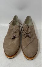 Load image into Gallery viewer, Two By Vince Camuto Womens Udessa Beige White Orange Oxford Shoes Size 7.5M
